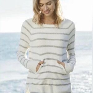 Barefoot Dreams CozyChic Lite Striped Raglan Pullover in Pearl/Grey. Size Small